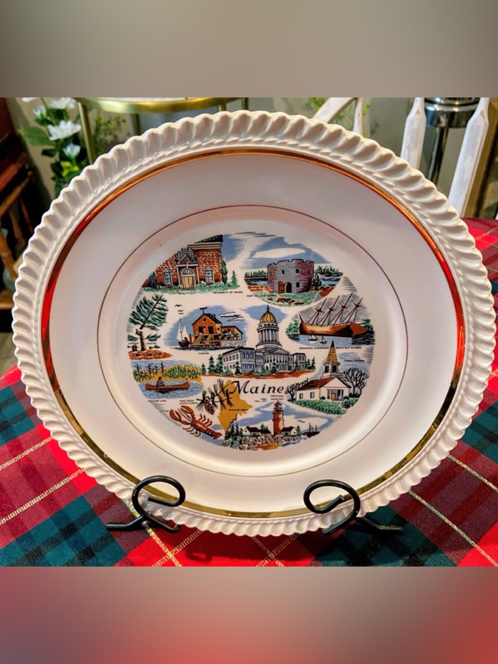 Maine Souvenir Decorative Ceramic Plate with Gold Trim